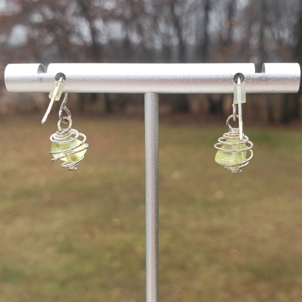 65. 3 Pairs of Drop Earrings - Picture 7 of 10